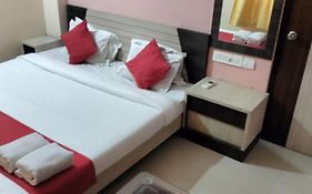 Golden Beach Inn Puri Near Sea Beach - Family Comfortable Stay With Parking Facilities